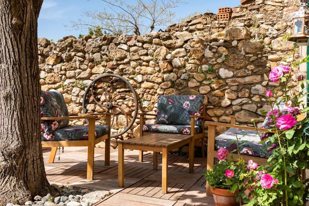 La Calade Bed and Breakfast Montouliers Exteriör bild